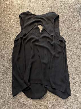 Venus Women's Sleeveless Black Keyhole Back Blouse Size L